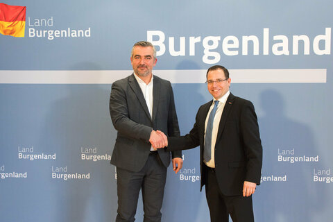 Landesrat Heinrich Dorner und Wirtschaftskammerpräsident Andreas Wirth präsentierten in Eisenstadt den Burgenländischen Handwerkerbonus 2024.