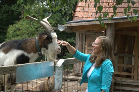 Landeshauptmann-Stellvertreterin Anja Haider-Wallner bei ihrem Besuch im Naturwinkel Saufuß