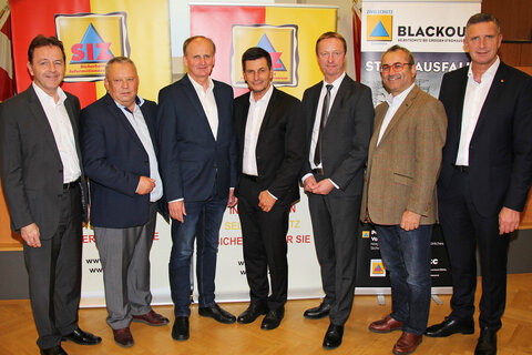 Landesrat Christian Illedits und Landeshauptmann-Stv. Tschürtz gratulierten Präsident Bgm. Erwin Preiner und den weiteren Mitgliedern des Präsidiums zur Wahl und den Geehrten zur Auszeichnung