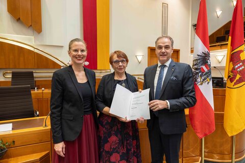 (v.l.) Landeshauptmann-Stellvertreterin Anja Haider-Wallner, Medizinalrätin Dr.in Karin Grün, Landesrat Leonhard Schneemann.