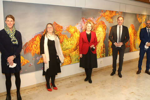 Geschäftsführerin DI Barbara Weißeisen-Halwax (KBB, Kultur-Betriebe Burgenland), Künstlerin Lucja Radwan, Mag. Jolanta Róza Kozlowska, Botschafterin der Republik Polen, Landesrat Dr. Leonhard Schneemann und Univ.-Prof. Dr. Arkadiusz Radwan, LL.M. (Direktor, Polnische Akademie der Wissenschaften, Wissenschaftliches Zentrum in Wien) (v.l.)