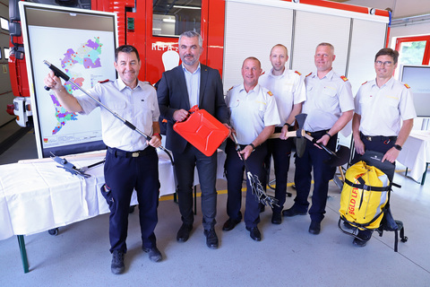 BR Ing. Jürgen Lang, MSc, Landesfeuerwehrkommandant-Stellvertreter LBDS Harald Josef Nakovich, Landesfeuerwehrreferent, Landesrat Mag. Heinrich Dorner, Landesreferent für Sonderdienste A - Flugdienst, Drohnen, VBB, OBR Thomas Jandrasits, Leiter der Abteilung 4 "Landesfeuerwehrschule" ABI Mag. Philipp Werderitsch und Geschäftsstellenleiter BR Ing. Michael Hauser, MSc (v.l.).
