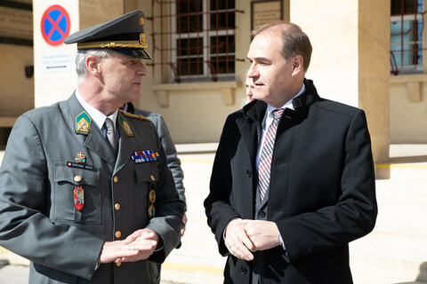 Landesrat Leonhard Schneemann mit Oberst Raimund Wrana, stv. Kommandant Militärkommando Burgenland