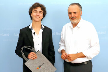 Landeshauptmann Mag. Hans Peter Doskozil empfing den „The Voice Kids“-Finalisten Benjamin Gedeon im Landhaus in Eisenstadt.