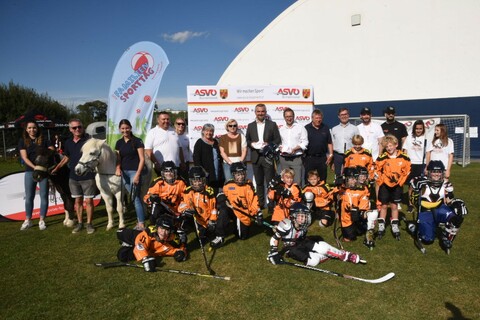 Sportlandesrat Mag. Heinrich Dorner mit dem 1. Vizebürgermeister von Stegersbach, Michael Knopf, dem 2. Vizebürgermeister von Stegersbach, Jürgen Dolesch, ASVÖ Burgenland-Vizepräsident Wolfgang Steflitsch, den ASVÖ-Vorstandsmitgliedern Marin Konrad und Andreas Linzer und der Direktorin der Volksschule Stegersbach, Doris Kottas bei der Eröffnung des Familiensporttages