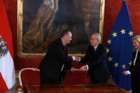 Landeshauptmann Hans Peter Doskozil wurde von Bundespräsident Alexander Van der Bellen auf die Bundesverfassung angelobt.