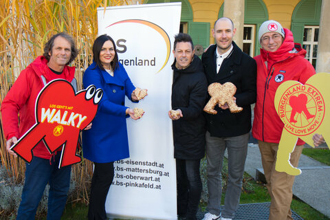 Burgenland-Extrem-Organisator Michael Oberhauser, Landeshauptmann-Stellvertreterin Mag.a Astrid Eisenkopf, Thomas Plank, Schulleiter der BS Mattersburg, Christopher Pinter, MSc, BEd, Schulleiter der BS Eisenstadt, und Burgenland-Extrem-Organisator Josef Burkhardt mit dem neuen Walky-Weckerl.