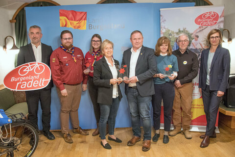 V.l. LR Heinrich Dorner, Thomas Haffer, Theresa Unger (Pfadfinder Mattersburg, 2. Platz), Brigitte Janiba und Siegfried Pamer (1. Laufclub Parndorf/Radclub, 1. Platz), Pia Maria Jordan Lichtenberger, Karl Meitz (Radlobby Burgenland, 3. Platz), Christine Zopf-Renner, Leiterin Mobilitätszentrale Burgenland