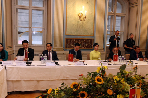 Arbeitsgespräch mit dem Schwerpunkt Erneuerbare Energie im Schloss Esterházy