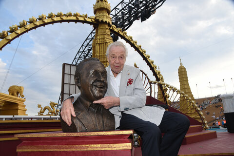 Mit einer Bronzebüste in Mörbisch hat sich das Land Burgenland vor zwei Jahren nochmals bei Harald Serafin für sein Wirken bedankt.