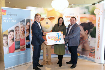 Präsentierten das Programm des 10. Burgenländischen Frauenlaufs, der erstmals im Bezirk Oberpullendorf stattfindet: v.l.: Werner Cerutti, GF Sonnentherme Lutzmannsburg, LH-Stv.in Astrid Eisenkopf, Bgm. Roman Kainrath