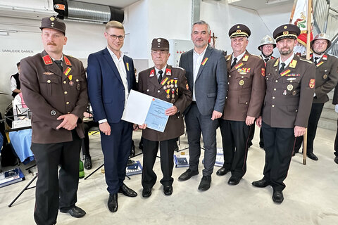 Ortsfeuerwehrkommandant OBI Manuel Grund, Landesrat Mag. Heinrich Dorner, LAbg. Patrik Fazekas, BA, Bezirksfeuerwehrkommandant LBDS Martin Reidl und Abschnittsfeuerwehrkommandant ABI Josef Schöll überreichten zahlreiche Ehrungen an die Mitglieder der FF Lackenbach.