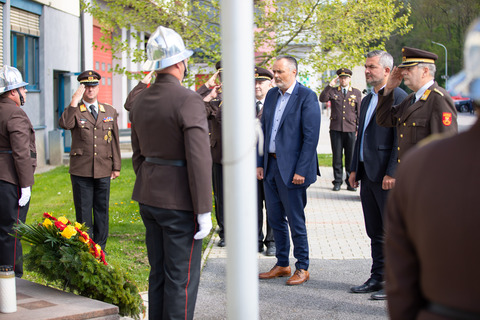 Landeshauptmann Mag. Hans Peter Doskozil, Landesfeuerwehrreferent Landesrat Mag. Heinrich Dorner und Landesfeuerwehrkommandant LBD Ing. Alois Kögl bei der Kranzniederlegung