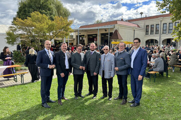 Jubiläumsfeier mit ORF Live-Frühschoppen anlässlich 40 Jahre MV Kemeten. V.l. LR Dr. Leonhard Schneemann, Bgm. Wolfgang Koller, MV-Obmann Elmar Supper, Kapellmeister Yaroslav Martynov, Gerhard Imre, Bgld. Blasmusikverband, DI Peter Reichstädter, Obmann Bgld. Blasmusikverband, LAbg. Mag. Christian Dax