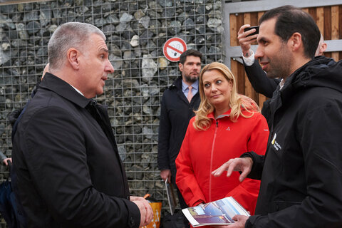 Landesrätin Daniela Winkler besichtigte mit dem slowenischen Nationalratspräsident Marko Lotrič und Stephan Sharma, CEO der Burgenland Energie den Windpark Weiden – Repowering