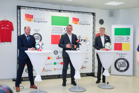 AKA Burgenland gewinnt Double-Gewinner Sturm Graz für Partnerschaft: Sportlandesrat Heinrich Dorner präsentierte gemeinsam mit Sturm Graz-Präsident Christian Jauk und dem Präsidenten des Burgenländischen Fußballverbands (BFV), Johannes Wutzlhofer, die Zusammenarbeit.