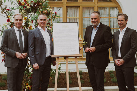 Landesrat Dr. Leonhard Schneemann, Bürgermeister Mag. Markus Szelinger, Landeshauptmann Mag. Hans Peter Doskozil und Geschäftsführer der Konferenzhotel Schlaining GesmbH Mag. Andreas Leitner bei der Eröffnungsfeier