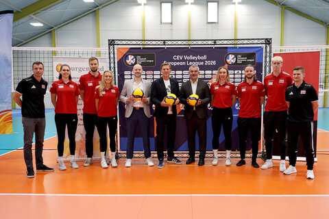 Sportlandesrat Heinrich Dorner beim Trainingscamp des Österreichischen Volleyball Nationalteams in Steinbrunn