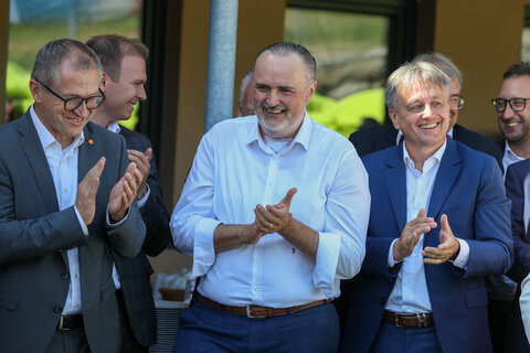 Bei der Eröffnung: Landeshauptmann Hans Peter Doskozil mit Landesholding Burgenland Geschäftsführer Hans Peter Rucker und Wirtschaftsagentur Burgenland Geschäftsführer Michael Gerbavsits