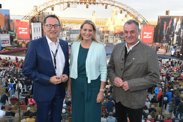 DI Peter Reichstädter, Landesobmann des Burgenländischen Blasmusikverbandes, Landesrätin Mag.a (FH) Daniela Winkler und .der Präsident des Österreichischen Blasmusikverbandes, Erich Riegler, genossen den Abend.