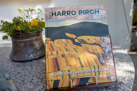 Symbolbild des Buches „Kunst und Leben im Paradies“.