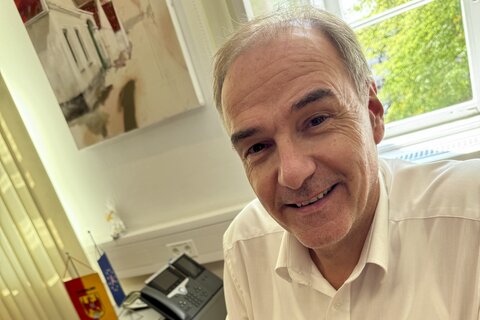 Landesrat Dr. Leonhard Schneemann und das Land Burgenland bringen das Service der ID Austria direkt auf die Inform.