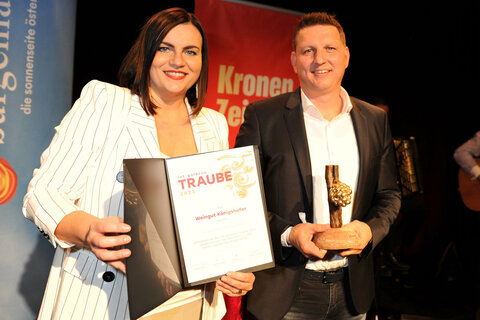 LH-Stvin. Astrid Eisenkopf mit Markus Königshofer, Gewinner in der Kategorie 8: Spätlese