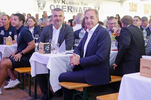 Sport-Landesrat Mag. Heinrich Dorner und Sozial- und Wirtschaftslandesrat Dr. Leonhard Schneemann (v.l.) waren unter anderem als Ehrengäste und Redner bei der 111-Jahresfeier der SV Oberwart geladen.