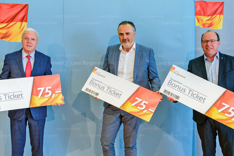 Unterstützungsaktion für den Urlaub daheim: Aufsichtsratsvorsitzender Dir. KR Gerhard Gucher, Burgenland Tourismus, Landeshauptmann Hans Peter Doskozil und Präsident Andreas Liegenfeld (v.l.).