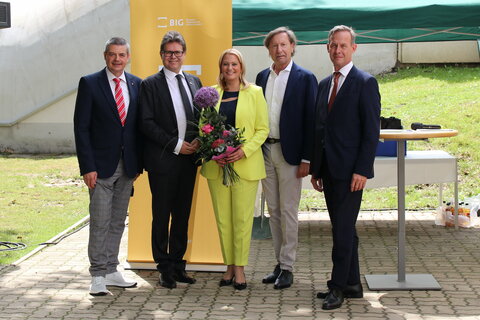 Direktor Wilfried Lercher, Bildungsminister Martin Polaschek, Bildungslandesrätin Daniela Winkler, Bürgermeister Kurt Maczek und Gerald Beck (Geschäftsführung BIG).