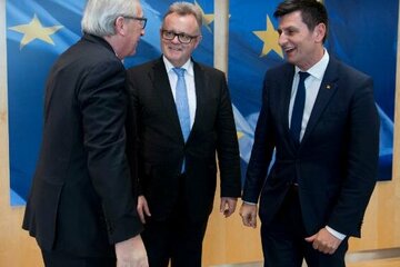 Bildbeschreibung: Kommissionpräsident Jean Claude Juncker, Landeshautpmann Hans Niessl, Landtagspräsident Christian Illedits; 