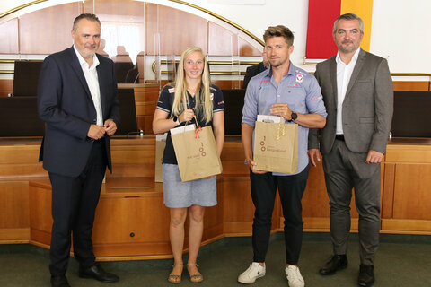 LH Hans Peter Doskozil mit Barbara Matz, Thomas Zajac und Sportlandesrat Heinrich Dorner