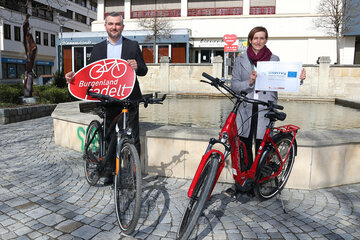 Landesrat Dorner gab gemeinsam mit Christine Zopf-Renner, Leiterin der Mobilitätszentrale Burgenland, den Startschuss für die Aktion „Burgenland radelt“