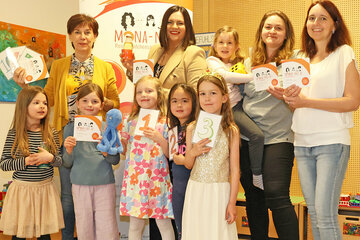 Astrid Eisenkopf präsentiert das Projekt spielerisches Experimentieren für Mädchen im Kindergarten Müllendorf