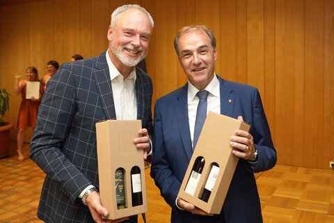 Soziallandesrat Dr. Leonhard Schneemann mit Schulleiter Mag. Günter Hochwarter, MSc (v.r.).