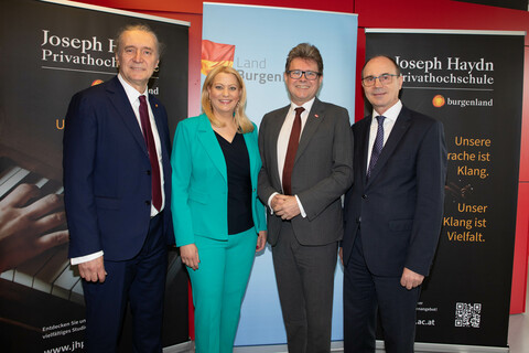 Bildungslandesrätin Mag.a (FH) Daniela Winkler und Bundesminister Ao. Univ.-Prof. Dr. Martin Polaschek mit Rektor Mag. Gerhard Krammer und Geschäftsführer Mag. Franz Steindl