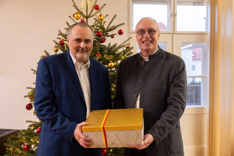 (v.l.) Landeshauptmann Hans Peter Doskozil und Diözesanbischof Ägidius Zsifkovics trafen sich zu einem Gespräch in der Vorweihnachtszeit.