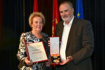 Landeshauptmann Hans Peter Doskozil übergab im festlichen Ambiente des KUZ Mattersburg die Ehrenzeichen an die ausgezeichneten Persönlichkeiten