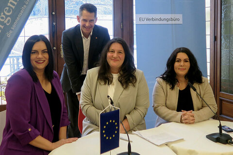 Landeshauptmann-Stellvertreterin Mag.a Astrid Eisenkopf, Mag. Rainer Winter, Leiter des Bgld. Verbindungsbüros in Brüssel, Diskussionsleiterin Eva Steibl, Leiterin Büro Theresa Bielowski, mit der der Abgeordneten im Europäischen Parlament Theresa Bielowski
