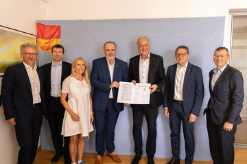 Gruppenbild anlässlich der Unterzeichnung eines Kooperationsvertrages zwischen dem Land Burgenland und der Montanuniversität Leoben (MUL) (v.l.) Univ.-Prof. Gerald Pinter, Vizerektor Helmut Antrekowitsch, Vizerektorin Barbara Romauer, Landeshauptmann Hans Peter Doskozil, Rektor Peter Moser, Landesholding Burgenland-Geschäftsführer Gerald Goger, Landesholding Burgenland-Prokurist Peter Dopler.