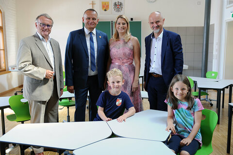Alt-Landeshauptmann Hans Niessl, Bürgermeister Gerhard Dreiszker, Landesrätin Daniela Winkler und Bildungsdirektor Heinz Josef Zitz