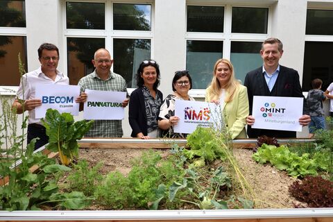 Praxisnahes Lernen mit dem innovativen Gemüsebeet: Manfred Schweiger (BUZ), Andreas Thaler (PANNATURA GmbH.), Christina Schlaffer, Direktion Eva Reumann, Bildungslandesrätin Daniela Winkler und Christian Vlasich.