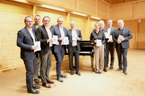 Landeshauptmann Mag. Hans Peter Doskozil und Landesrat Mag. Heinrich Dorner mit den Veranstaltern.