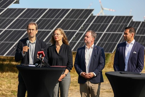 Landeshauptmann-Stellvertreterin Anja Haider-Wallner präsentierte mit den Klubobmännern Roland Fürst (SPÖ) und Wolfgang Spitzmüller (Die Grünen) sowie Stephan Sharma, CEO Burgenland Energie, den Entwurf zum Burgenländischen Klimaschutzgesetz