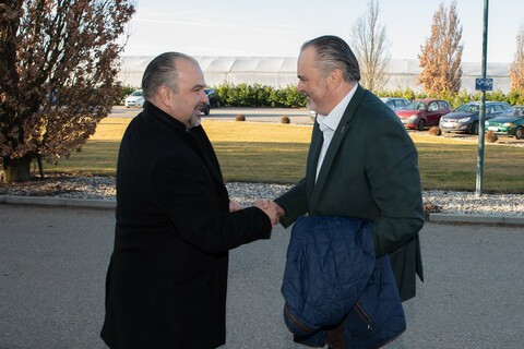 Landeshauptmann Hans Peter Doskozil begrüßte beim Eintreffen in Wallern S. E. Botschafter Daniel Glunčić