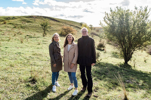 Landeshauptmann-Stellvertreterin Anja Haider-Wallner (Mitte) mit Siegendorfs Bürgermeisterin Rita Stenger und Urbarial-Obmann Stefan Schaja (v.l.)