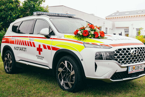 Das neue NEF am Stützpunkt des Roten Kreuzes bei der Rettungsstelle Frauenkirchen.