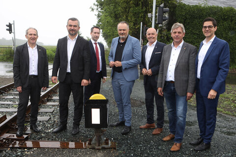 Bürgermeister Wolfgang Tauss (Großpetersdorf), Landesrat Mag. Heinrich Dorner, FMB-Burgenland Geschäftsführer Mag. Dr. Andreas Reiner, Landeshauptmann Hans Peter Doskozil, Bürgermeister LAbg. Georg Rosner (Oberwart), Bürgermeister Manfred Wagner (Rotenturm) und LAbg. Mag. Christian Dax