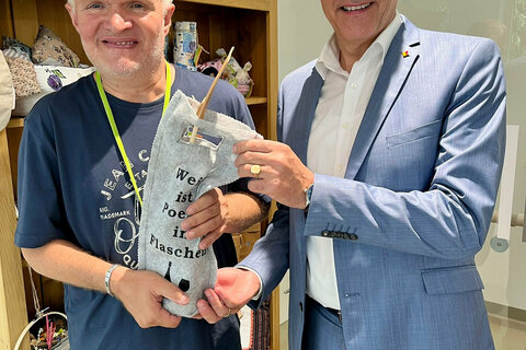 LR Schneemann zu Besuch in neuer Behindertenförderung Neusiedl am See