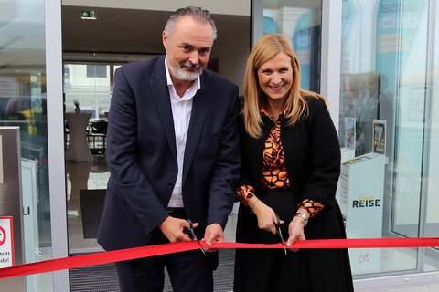 LH Mag. Hans Peter Doskozil und Mag.a Bettina Milletich durchschnitten zur Eröffnung ein Band.
